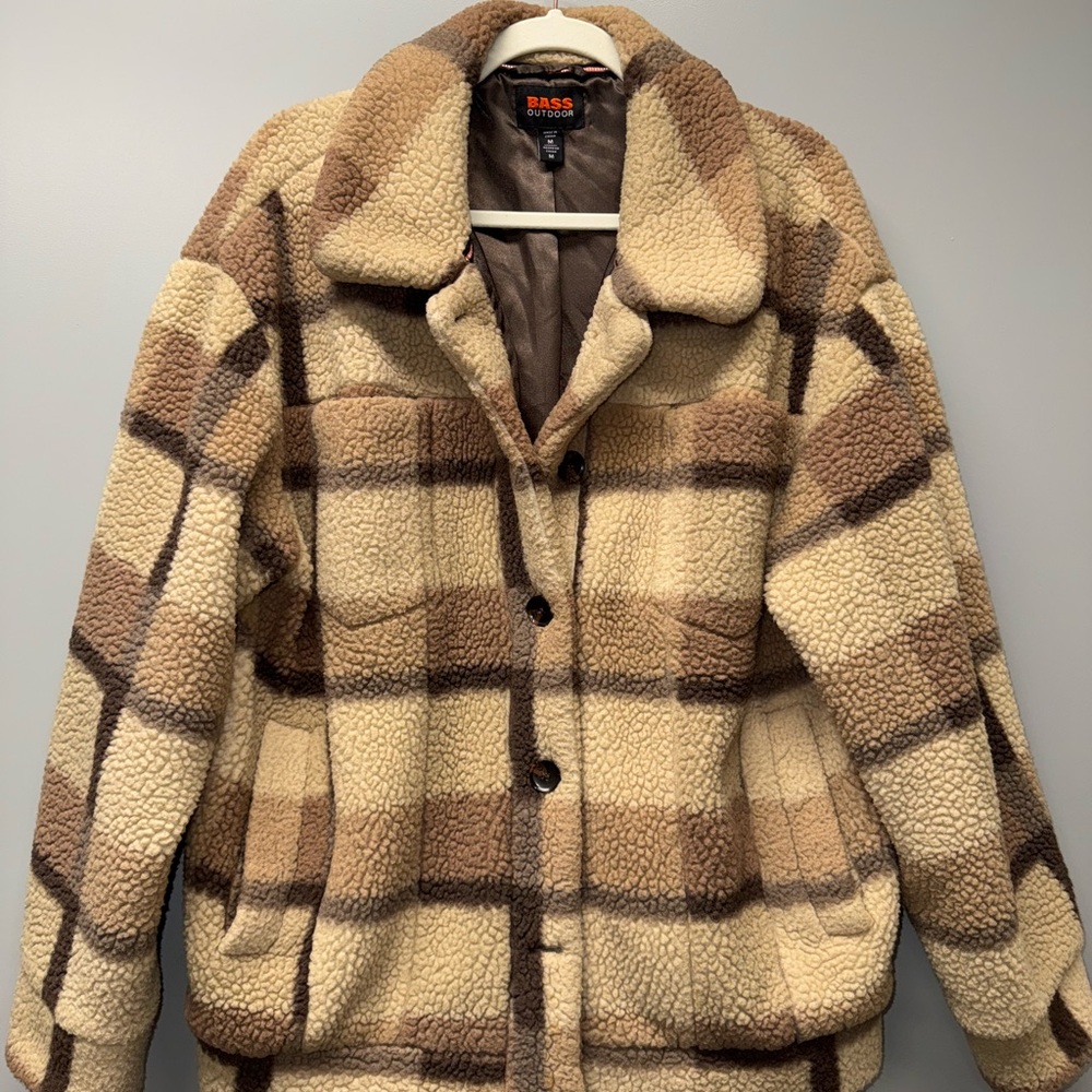 Bass Outdoor Cream and Brown Checkered Teddy Jacket